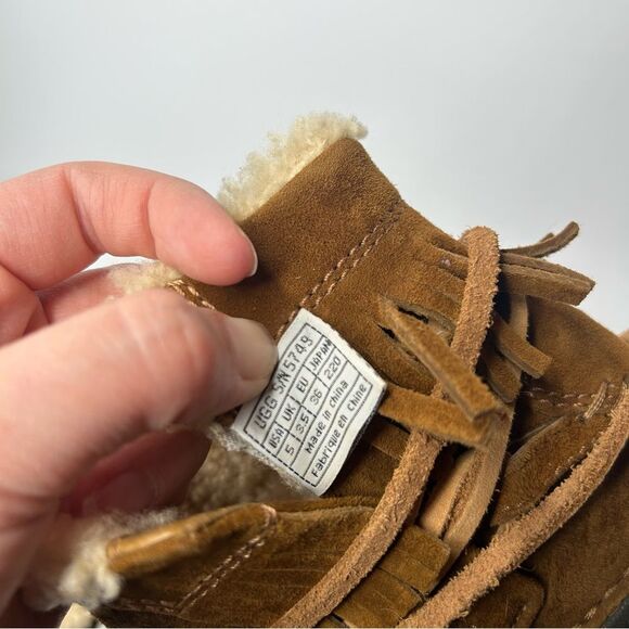 UGG Brown Winter Boots Suede Ankle Style - Picture 9 of 10